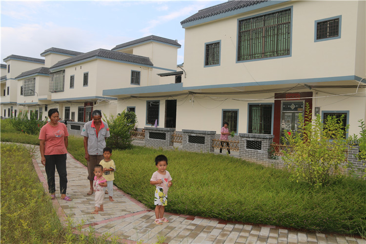 沙園村綻新顏,百姓生活樂開顏。(清遠日報 特約通訊員張麗思 攝).JPG