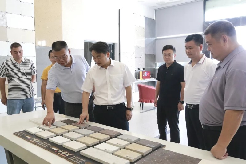 扎實(shí)做好“百千萬工程”、蚊媒傳染病疫情防控和安全生產(chǎn)等各項(xiàng)工作，堅(jiān)定不移推動(dòng)經(jīng)濟(jì)高質(zhì)量發(fā)展｜羅振宇到七拱鎮(zhèn)督導(dǎo)調(diào)研